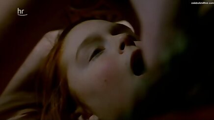 Ayakları üzerinde kızıl saçlı ayak türk sex filmleri