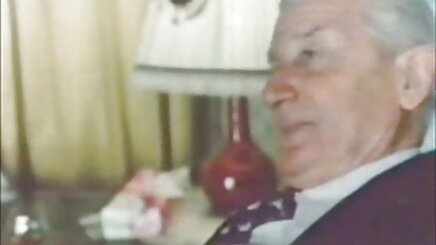 Micka-kelepçeli domuz yeşilçam seks filmleri için kırbaç ve kemer